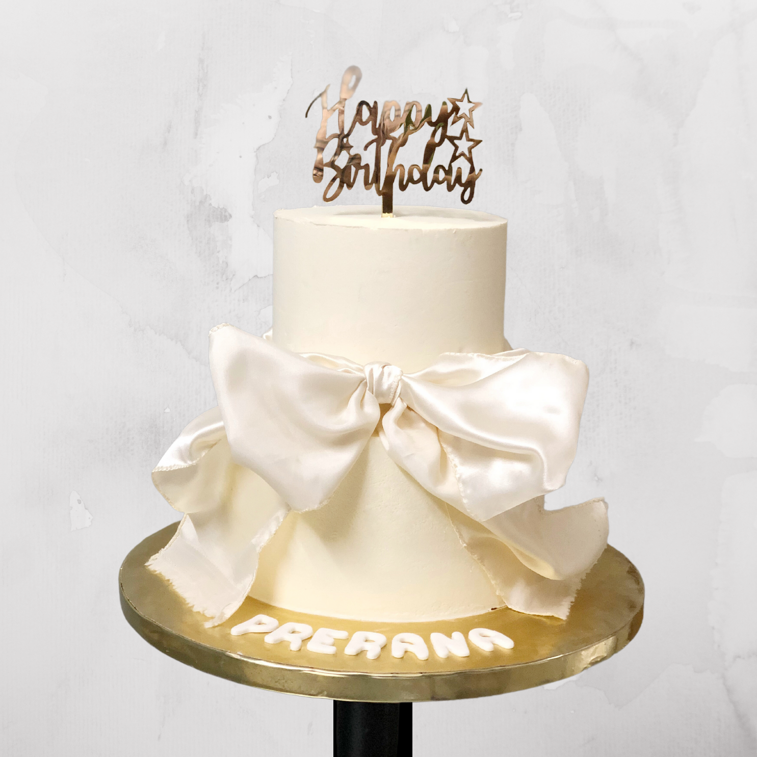 Minimal Bow Cake